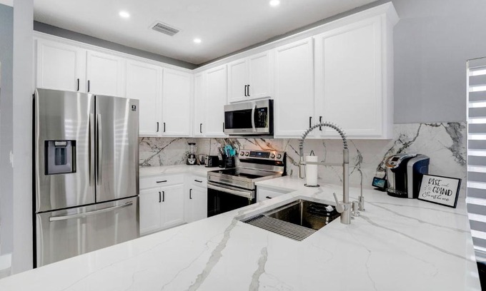 Lauderdale Lakes House | Bleau'tiful Home