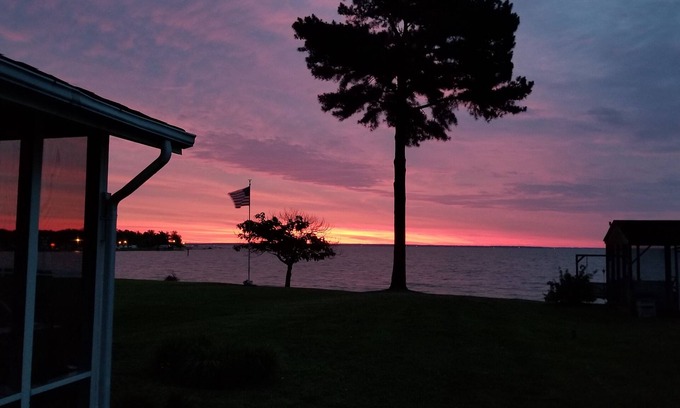 Colonial Beach House | Bleu Bayou Cottage - Waterfront Beach-Magnificent Views! Close to DC & Richmond