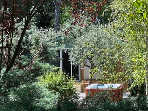 Lauris House | Bleu de Provence, chambre privé, jardin & jacuzzi