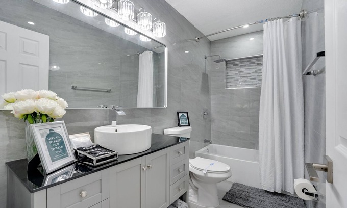 Fort Lauderdale House | Bliss by V Luxury Retreat 5 Mi to Beach