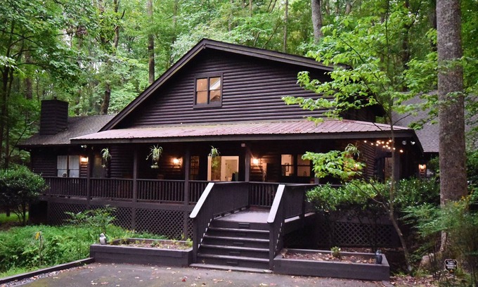 Big Canoe House | Bliss-filled Big Canoe Mountain Retreat with Epic Gameroom!