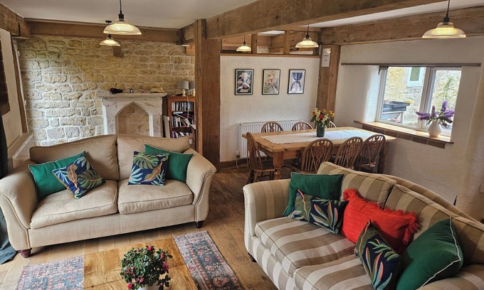 Burstock Cottage | Bloom Cottage – 3 bedroom countryside family retreat w/garden & views