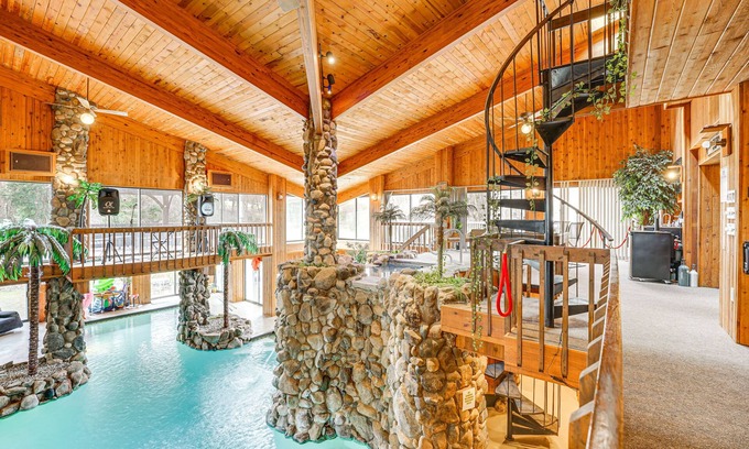 Bloomfield Hills House | Bloomfield Retreat w/Pool: 6 Mi to Riverside Park