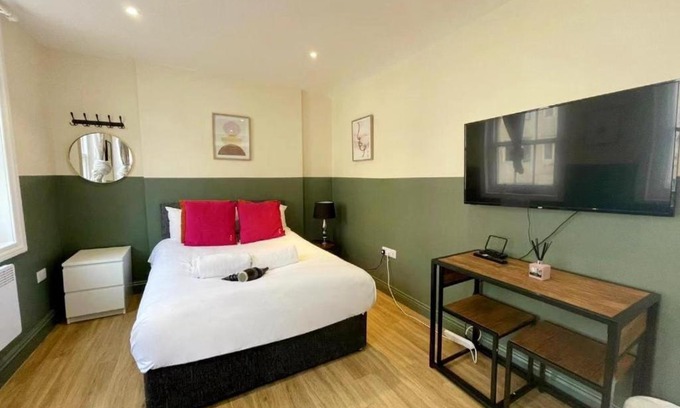 Hove Apartment | Bloomsaway Seafront Studio BN38BRU03