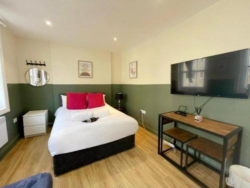 Hove Apartment | Bloomsaway Seafront Studio BN38BRU03