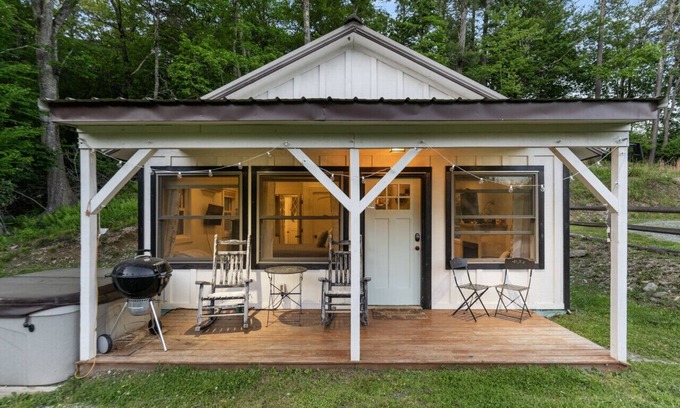 Blowing Rock Cottage | Blowing Rock Clementine Cottage at Doe Creek - Hot Tub, Pond, Acres to Explore!