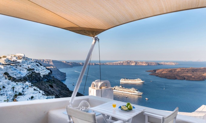 Firostefani Hotel | Blue Dolphins Apartments & Suites