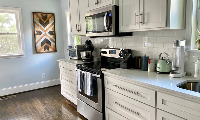 Forest Park House | Blue Door Walk to Avondale Dog-friendly w Yard