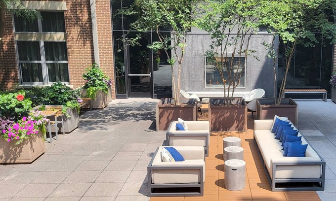 Potomac West Apartment | Blue Haven~Free Garage Parking/Min To New Metro/OldTown/DCA/DC/Free Wifi/Pool