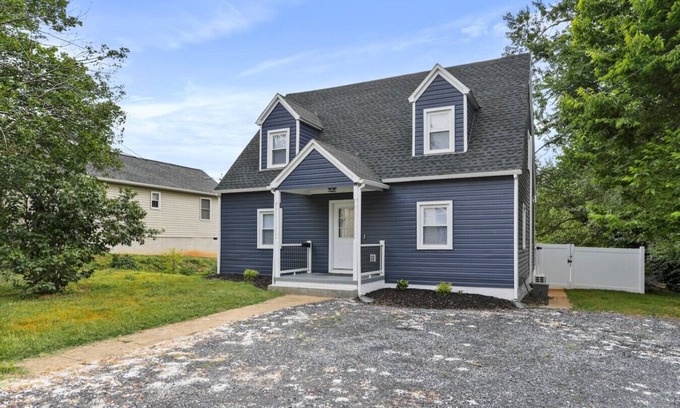 Luray House | Blue Haven Hideaway- Private Yard In Town