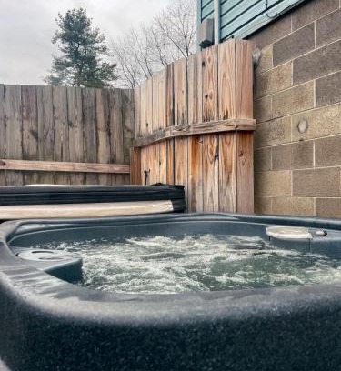 Logan House | Blue Heron Cottage with Game Room, Deck, Hot Tub