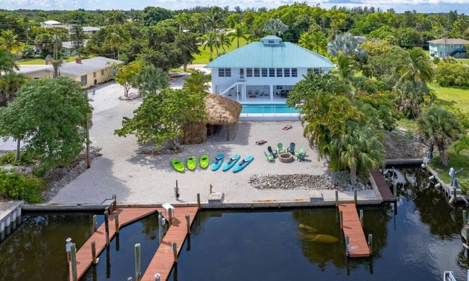 Bokeelia House | Blue Heron * fish, boat, wine, dine, relax, repeat