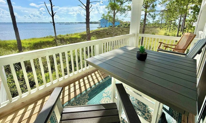 Innerarity Townhomes House | Blue Heron: Kayaks, Bay Views & more!