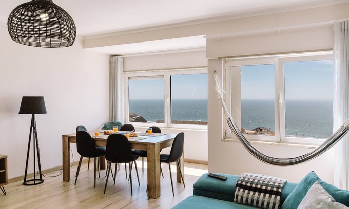 Praia de Santa Cruz Apartment | Blue House - Santa Cruz - Sea view