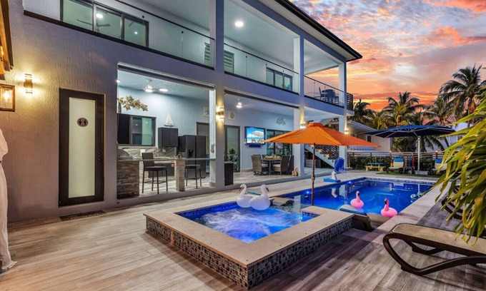 Marathon Apartment | 🏝🌊 Blue Island at Marathon -Sunrise Views -Pool- Dock-near Sombrero Beach