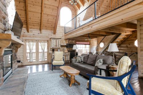 Millersburg House | Blue Jays Nest Cabin by Amish Country Lodging