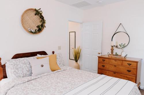 Lake George Hotel | Blue Moon Motel