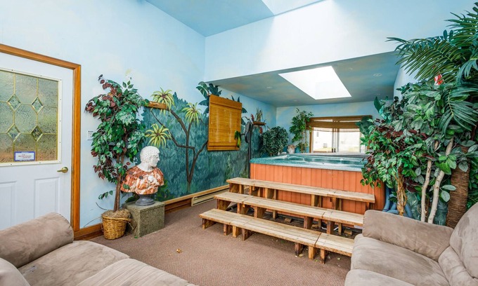 The Blue Mountains Ski Chalet | Blue Mountain Chalet, Just 2 minutes from the hill.