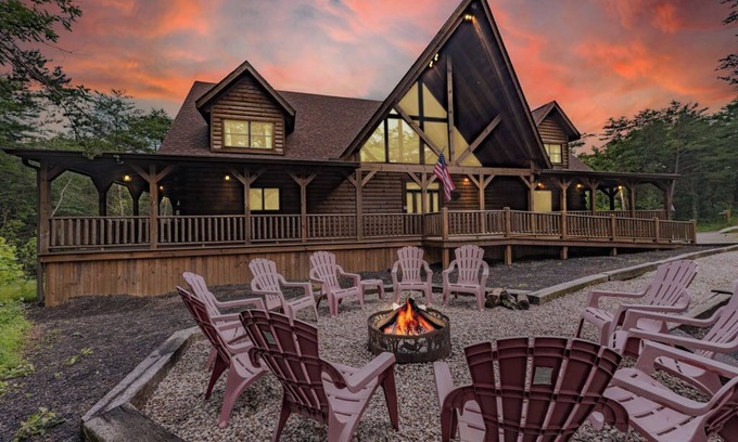 Logan Cabin | Blue Ridge Lodge: Handicap Access Multi-Gen 8 bedroom estate in Hocking Hills
