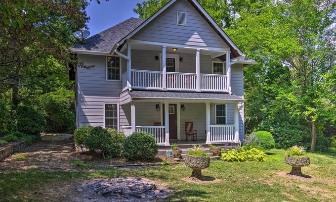 Hendersonville House | Blue Ridge Mountains Cottage w/Pergola & Fire Pit