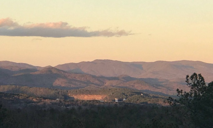 Salem House | Blue Ridge Mountains & Jocassee Dam Views (Morning Glory)