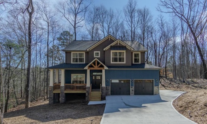 Lake Lure House | Blue Sky Lodge at Rumbling Bald