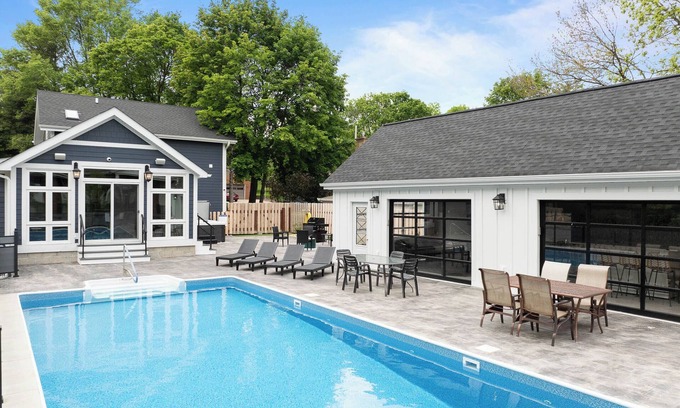 Lake Geneva House | Blue Sky Oasis | Saltwater Pool | Cabana Lounge | Hot Tub
