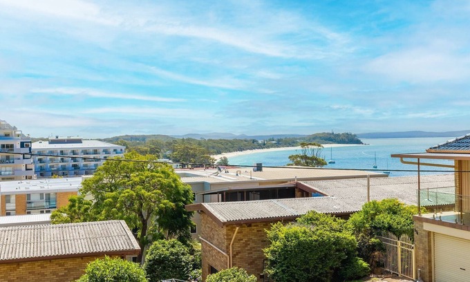 Shoal Bay Apartment | Blue Waters, 2 59 Ronald Ave - water views Linen aircon Wi-Fi