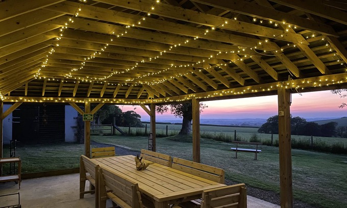 Whitstone Cottage | BLUEBELL, character holiday cottage, with a garden in Whitstone