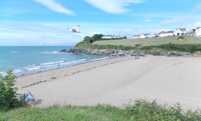 Tan-y-groes Cottage | Bluebell Cottage - 4 miles from unspoilt beaches - families and dogs welcome