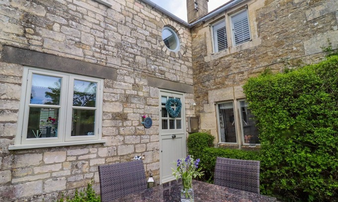 Box Cottage | BLUEBELL COTTAGE, family friendly, with open fire in Box
