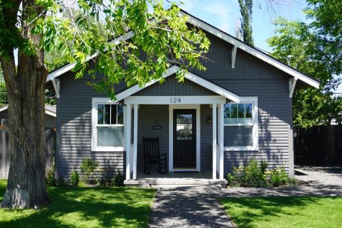 Old Bend House | Bluebird Day - Fuller Cottage