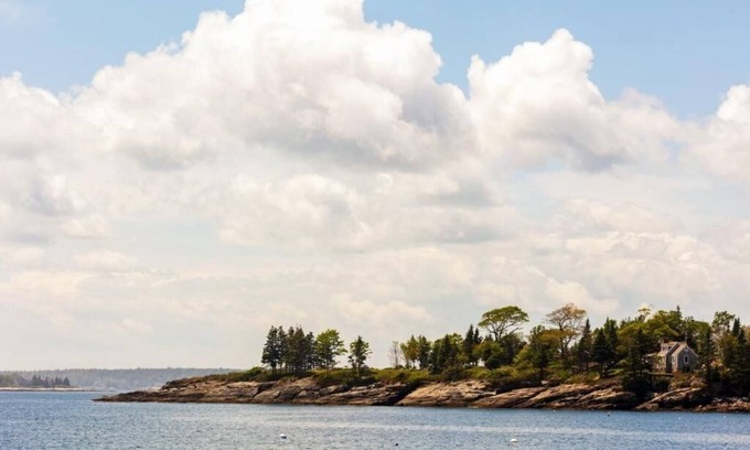 Ocean Point House | Bluebird Ocean Point Inn | Shore Oceanfront Deluxe Suite | with Fire Pits