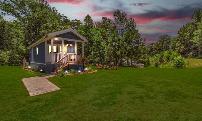 Willis House | Bluebonnet Tiny Home ~ HOT TUB