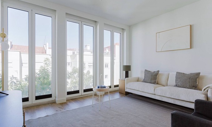 Alvalade Apartment | Blueground | Alvalade 2bd apartment