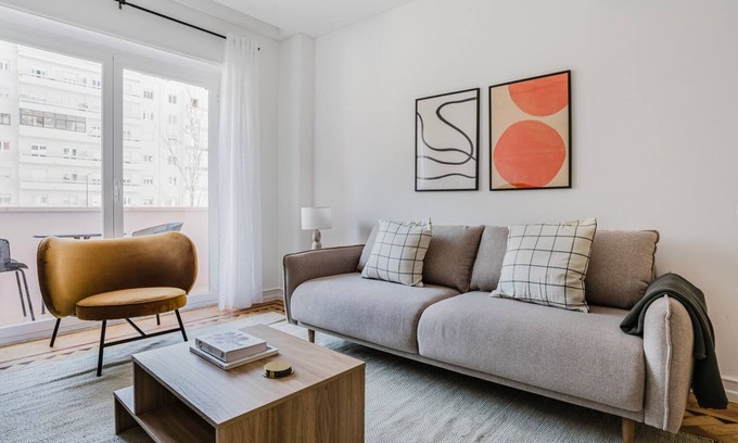 Alvalade Apartment | Blueground | Alvalade, AC & w/d, nr park