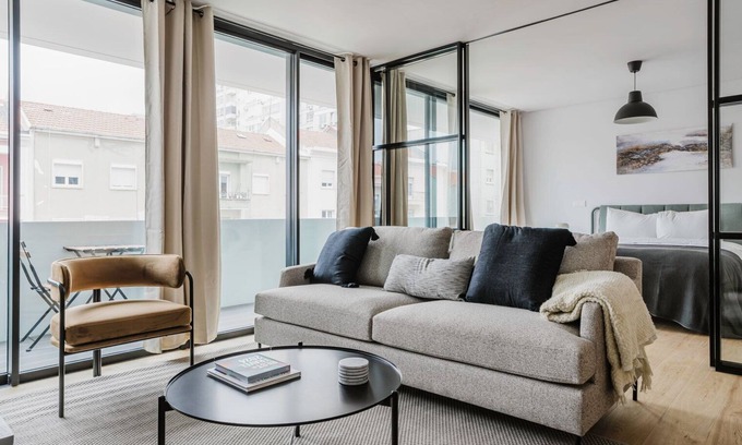Lisbon Old Town Apartment | Blueground | Amoreiras, pools, gym, spa, w/d, a/c