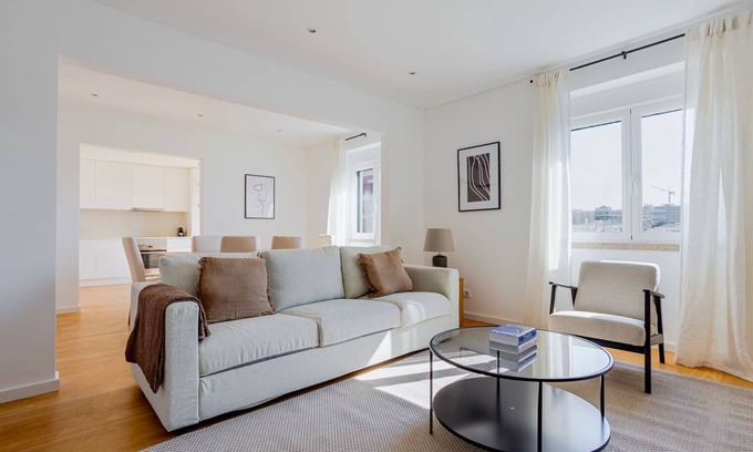 Sao Joao de Deus Apartment | Blueground | Areeiro, balcony, nr Praça de Londres