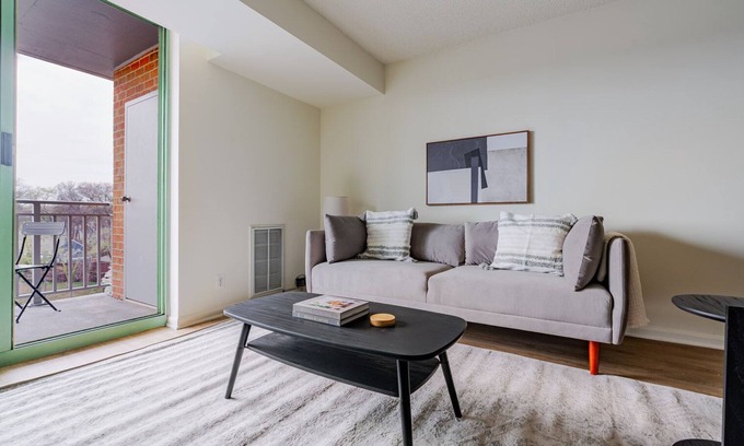 Bluemont Apartment | Blueground | Ballston, pool & gym, nr Pentagon