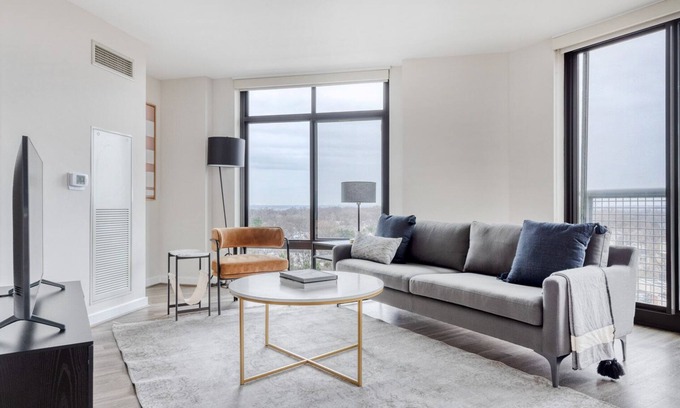 Ballston Apartment | Blueground | Ballston, pool, nr Arlington Cemetery