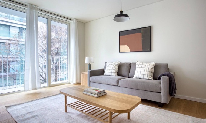 Sao Joao de Deus Apartment | Blueground | Campo Pequeno, pool, furnished