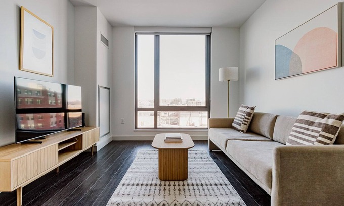 Central-Maverick Square - Paris Street Apartment | Blueground | East Boston, art & pool, nr park