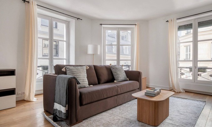 L'Europe Apartment | Blueground | Madeleine, foodie area, nr shops