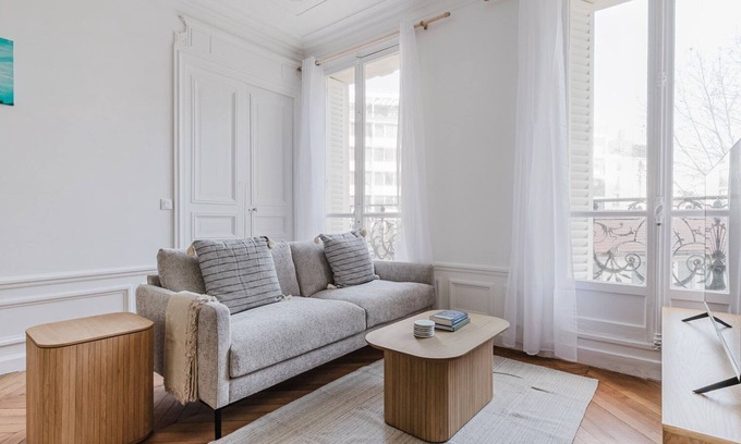 Val-de-Grace Apartment | Blueground | Miromesnil, nr shops & green space