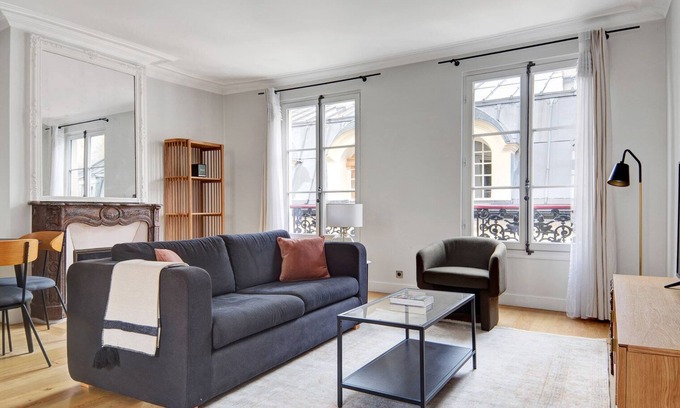 Quartier du Mail Apartment | Blueground | Montorgueil, nr restaurants & train