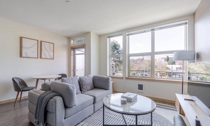 Wallingford Apartment | Blueground | Northlake, gym & w/d, nr park
