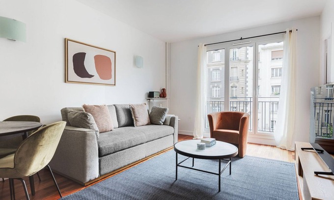 Notre-Dame-des-Champs Apartment | Blueground | Notre-Dame-des-Champs, furnished