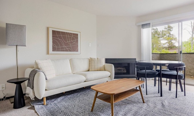 Pasadena Apartment | Blueground | Pasadena, pool & AC, nr Caltech