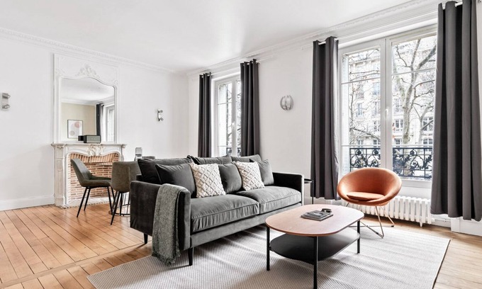 Auteuil Apartment | Blueground | Porte Saint Cloud, near sports