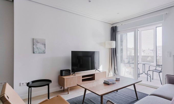 Chamberi Apartment | Blueground | Rios Rosas 3bd apartment